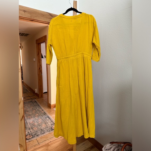 Xirena Georgia button front midi dress. Size Medium. Golden yellow. - Picture 4 of 7